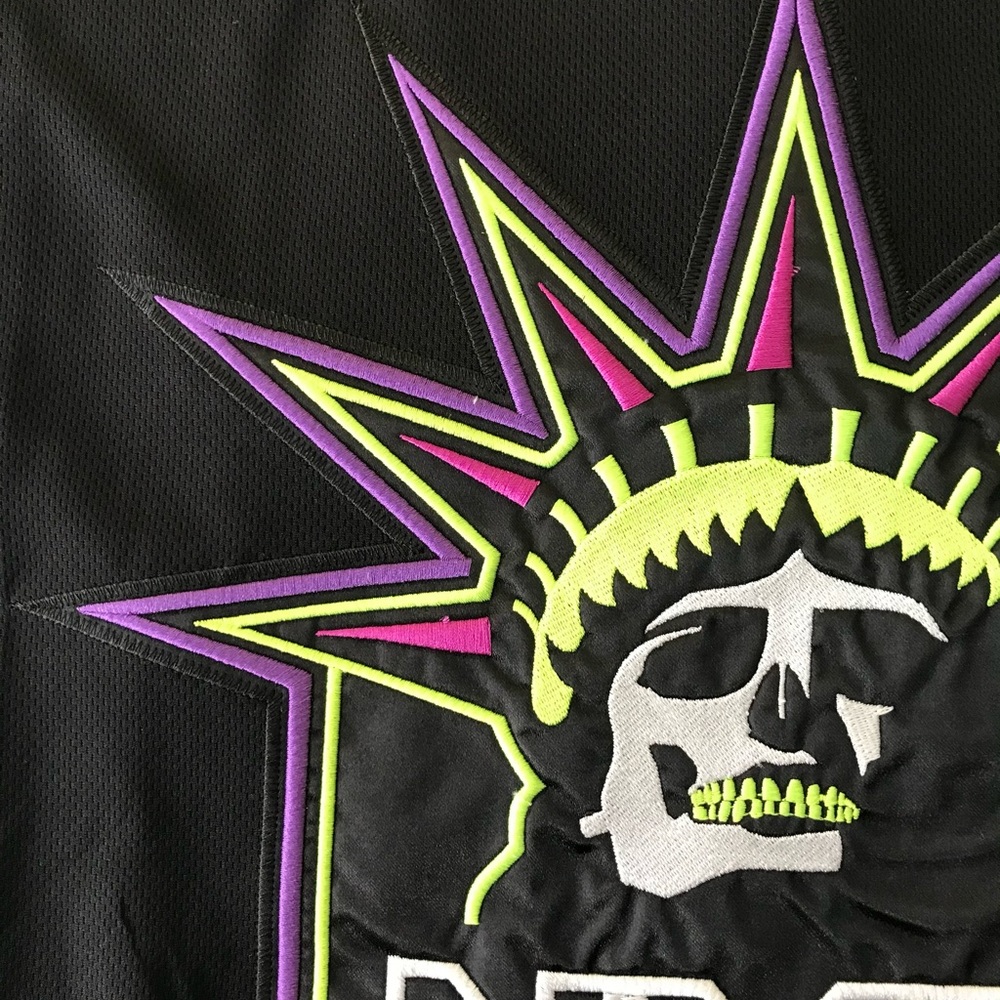 Size Large - Picture 11 of 16